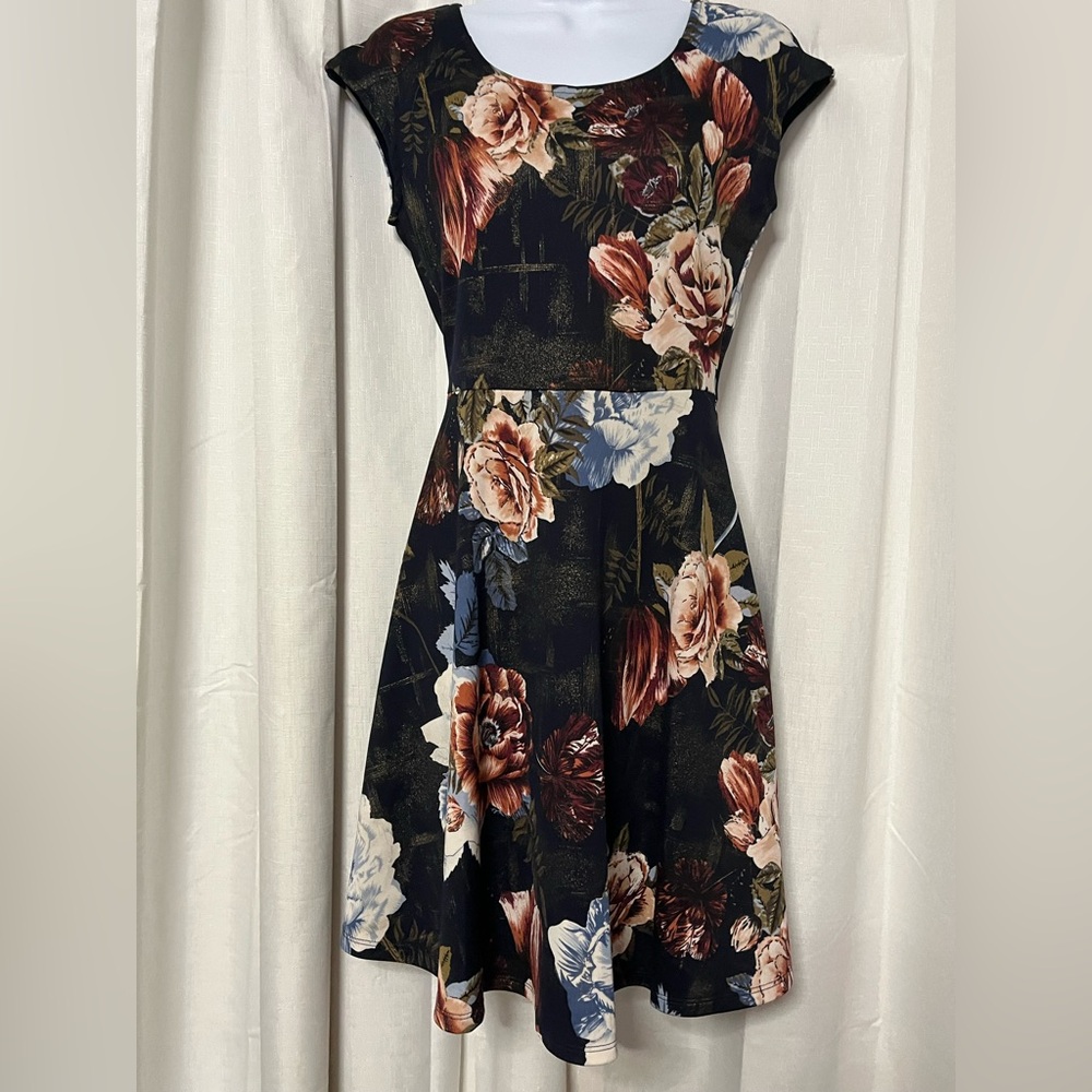 Gilli Women’s Floral Midi Dress Size Small